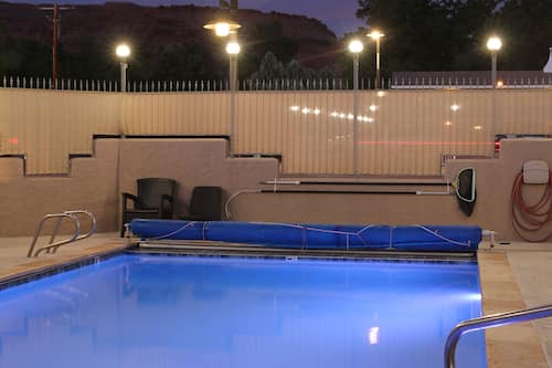 Seasonal outdoor pool, open 9 AM to 10 PM, sun loungers