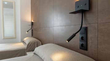 Coffres-forts dans les chambres, décoration personnalisée, bureau