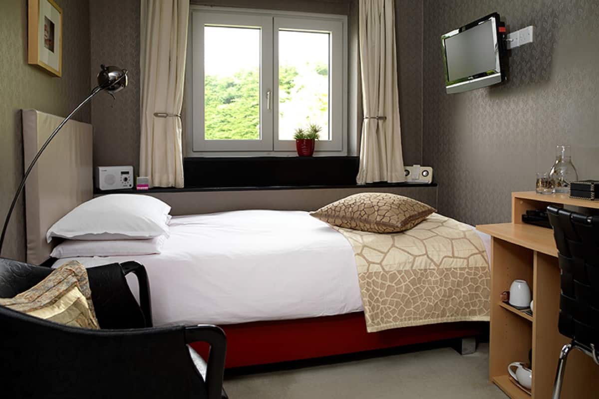 Room | Peralatan tempat tidur hipoalergenik, peti besi dalam bilik