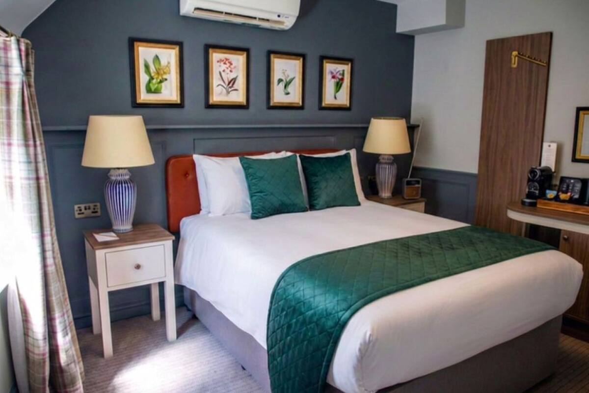 Classic Cosy Double Room | Bureau, fer et planche à repasser, Wi-Fi gratuit, draps fournis