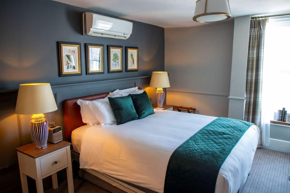 Chambre Double Deluxe | Bureau, fer et planche à repasser, Wi-Fi gratuit, draps fournis