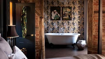 Honeymoon Double Room (Four Poster Bed) | Bathroom | Free toiletries, hair dryer, dressing gowns, towels