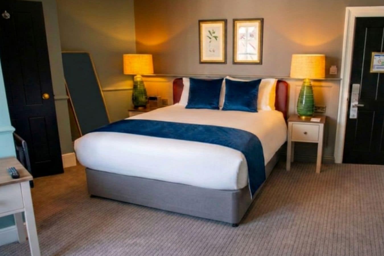 Superior Double Room | Desk, iron/ironing board, free WiFi, bed sheets