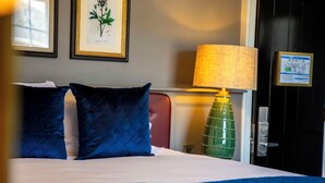 Classic Cosy Double Room - The Crown & Thistle, Abingdon, Oxfordshire – Acorn Pubs (Abingdon)