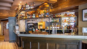 Bar (on property) - The Crown & Thistle, Abingdon, Oxfordshire – Acorn Pubs (Abingdon)
