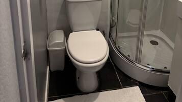 Twin Room, Ensuite | Bathroom