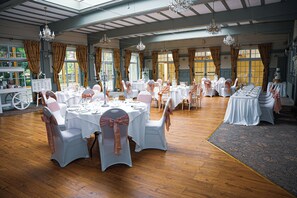 Indoor wedding - The Morritt Country House Hotel & The Garage Spa (Barnard Castle)