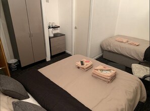 Family Room ( 2 Adults + 2 Children) | 6 bedrooms, free WiFi, bed sheets - Oban House Hotel (Blackpool)