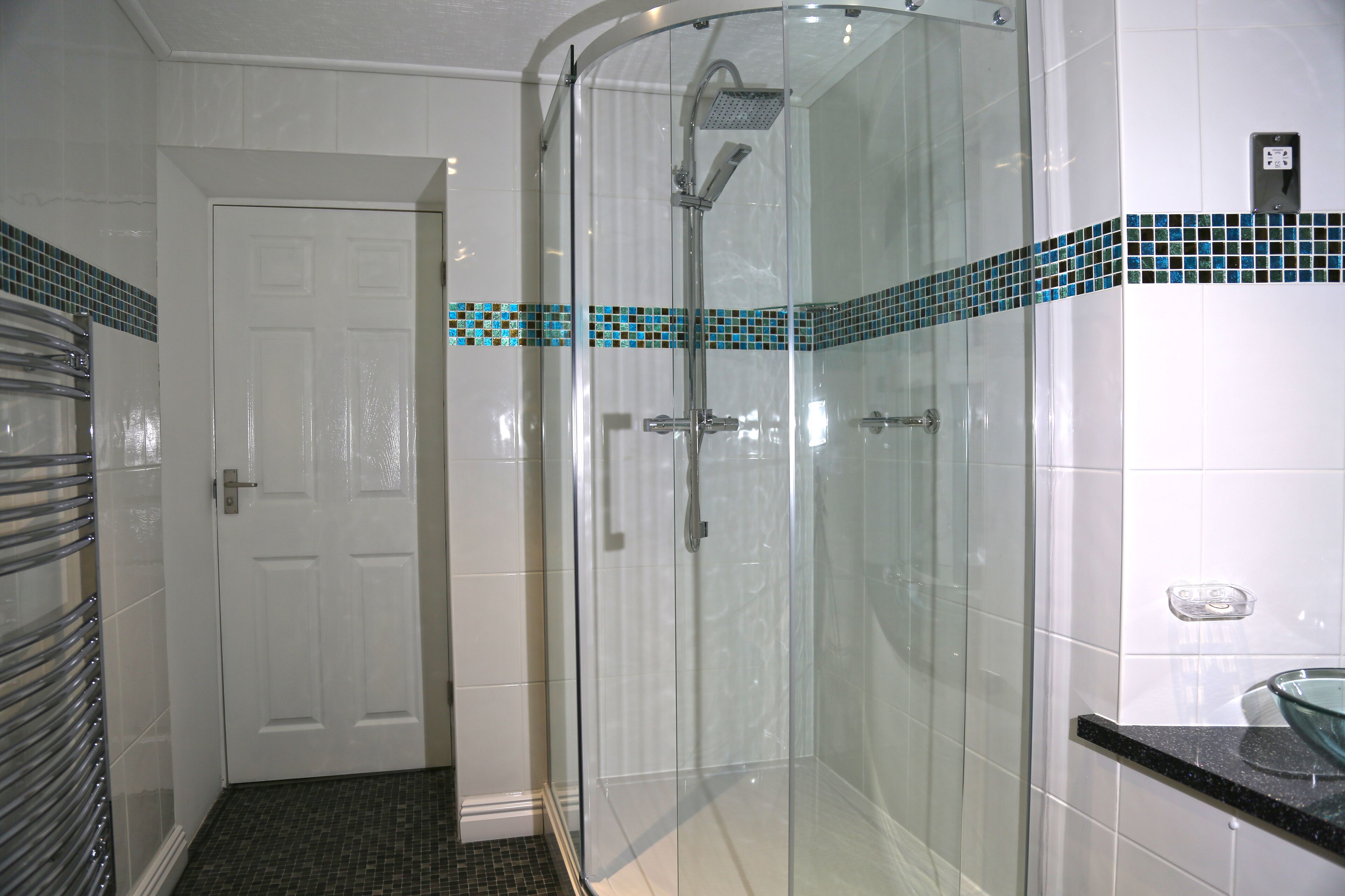 superior double room | bathroom | shower, hydromassage showerhead, free toiletries, hair dryer