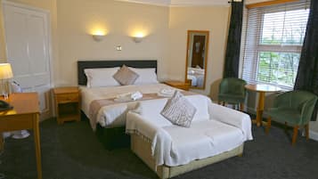 Superior tweepersoonskamer | Luxe beddengoed, een strijkplank/strijkijzer, gratis wifi, beddengoed