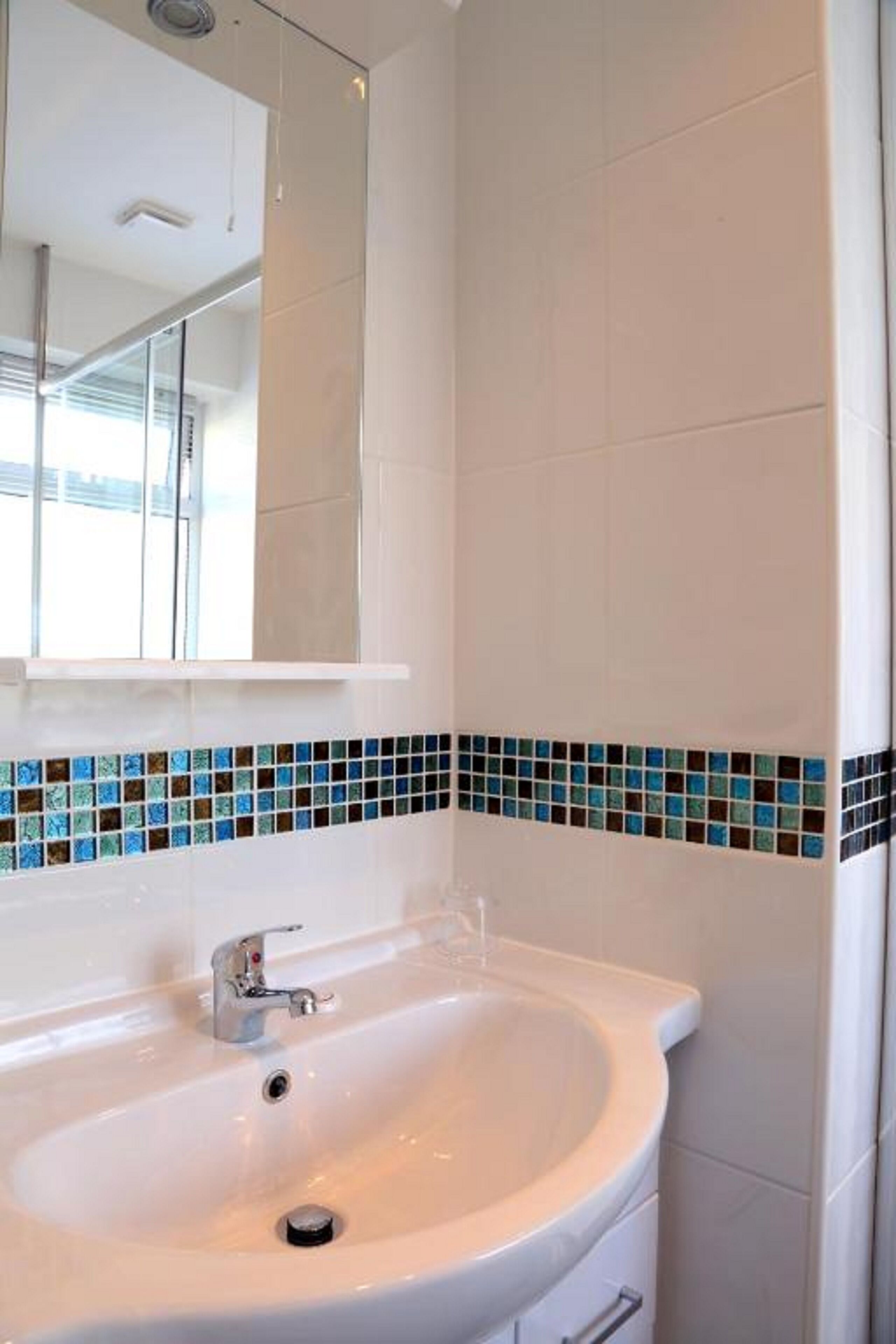 1 bedroom, premium bedding, iron/ironing board, free wifi