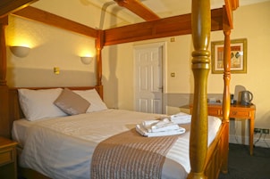 Habitación doble superior | Ropa de cama de alta calidad, tabla de planchar con plancha, wifi gratis