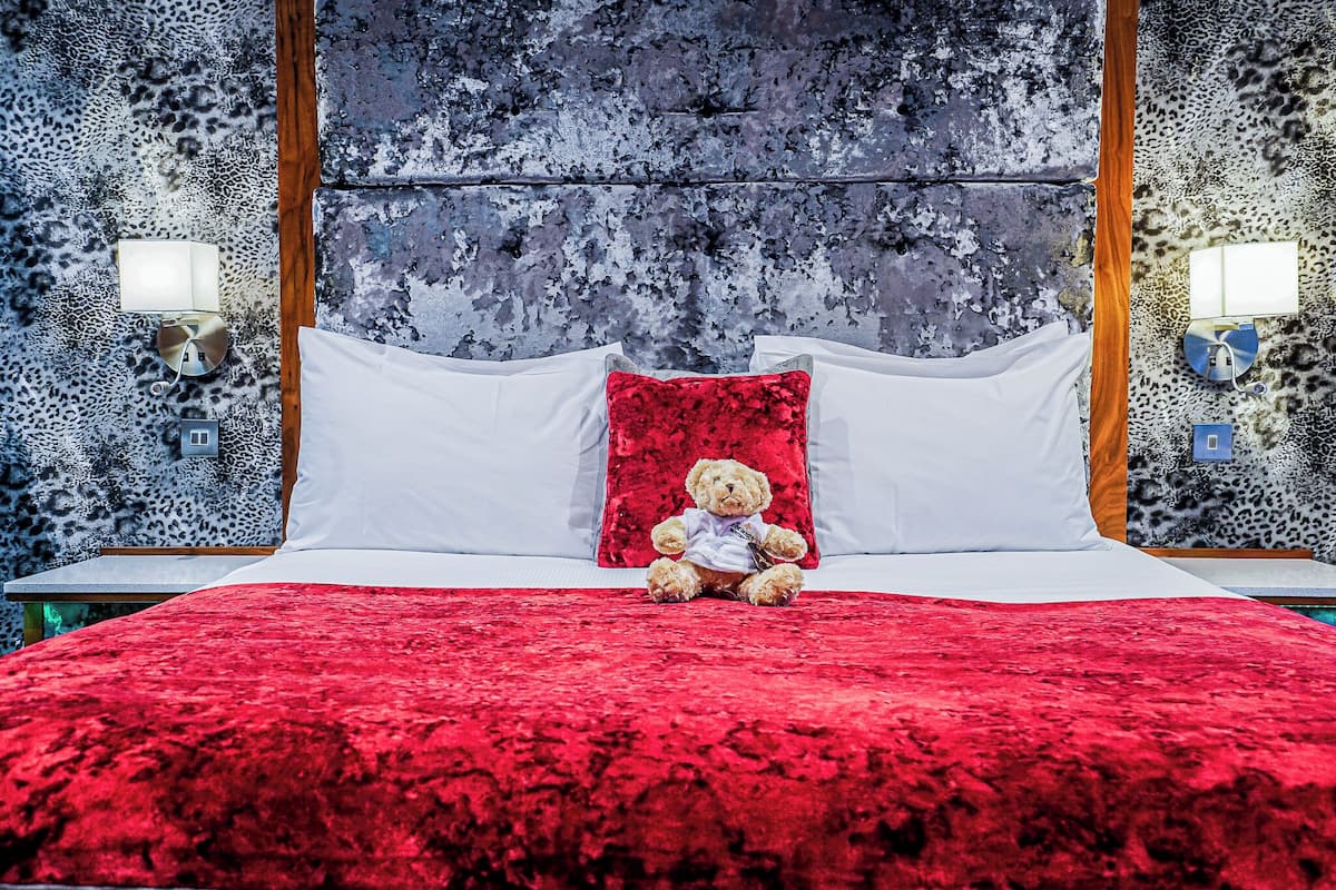 Lyxigt dubbelrum - 1 kingsize-säng | Sängtillbehör av högsta kvalitet, individuell inredning och unika möbler