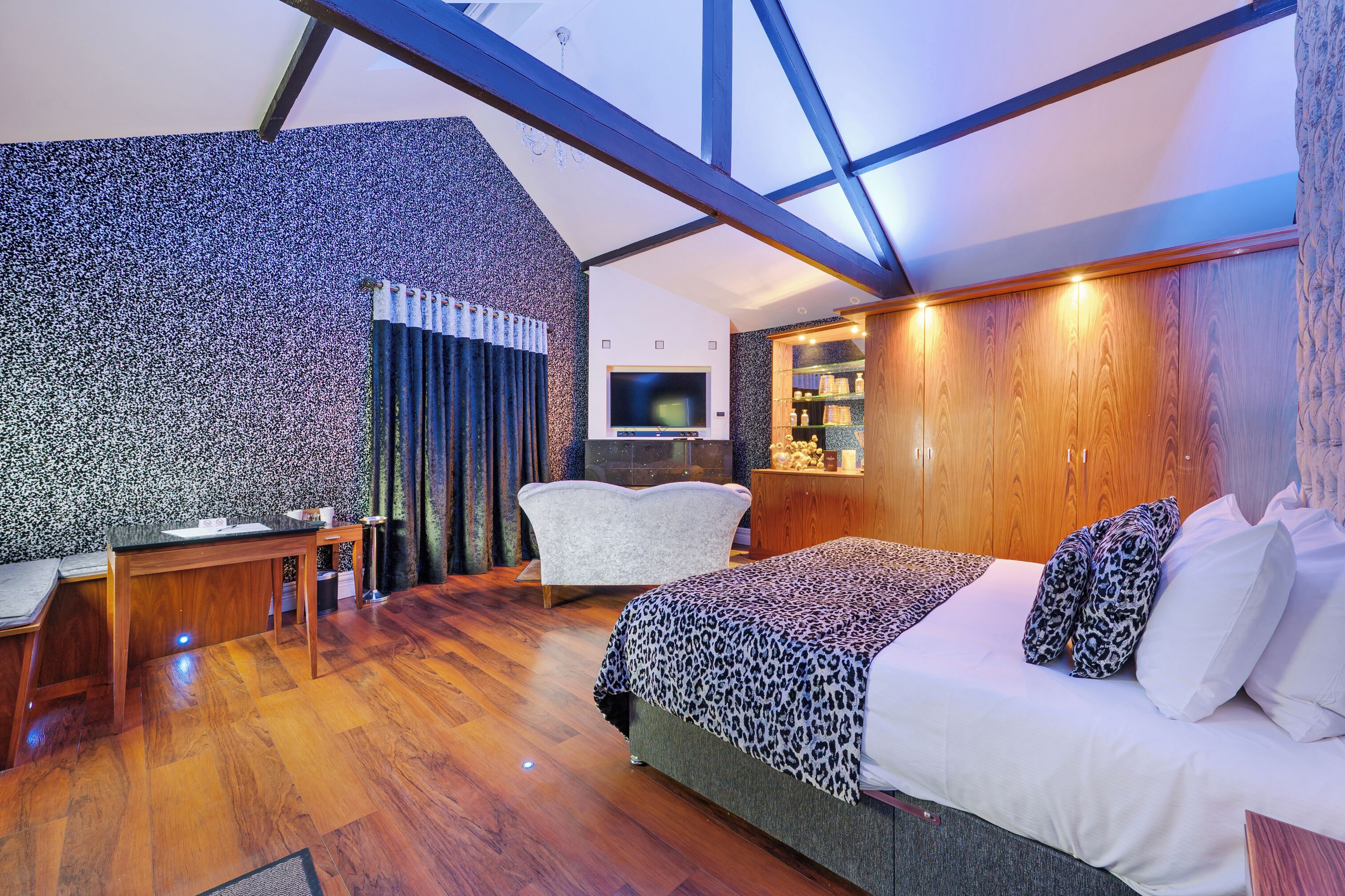 Signature Suite | Premium bedding, individually decorated, individually furnished