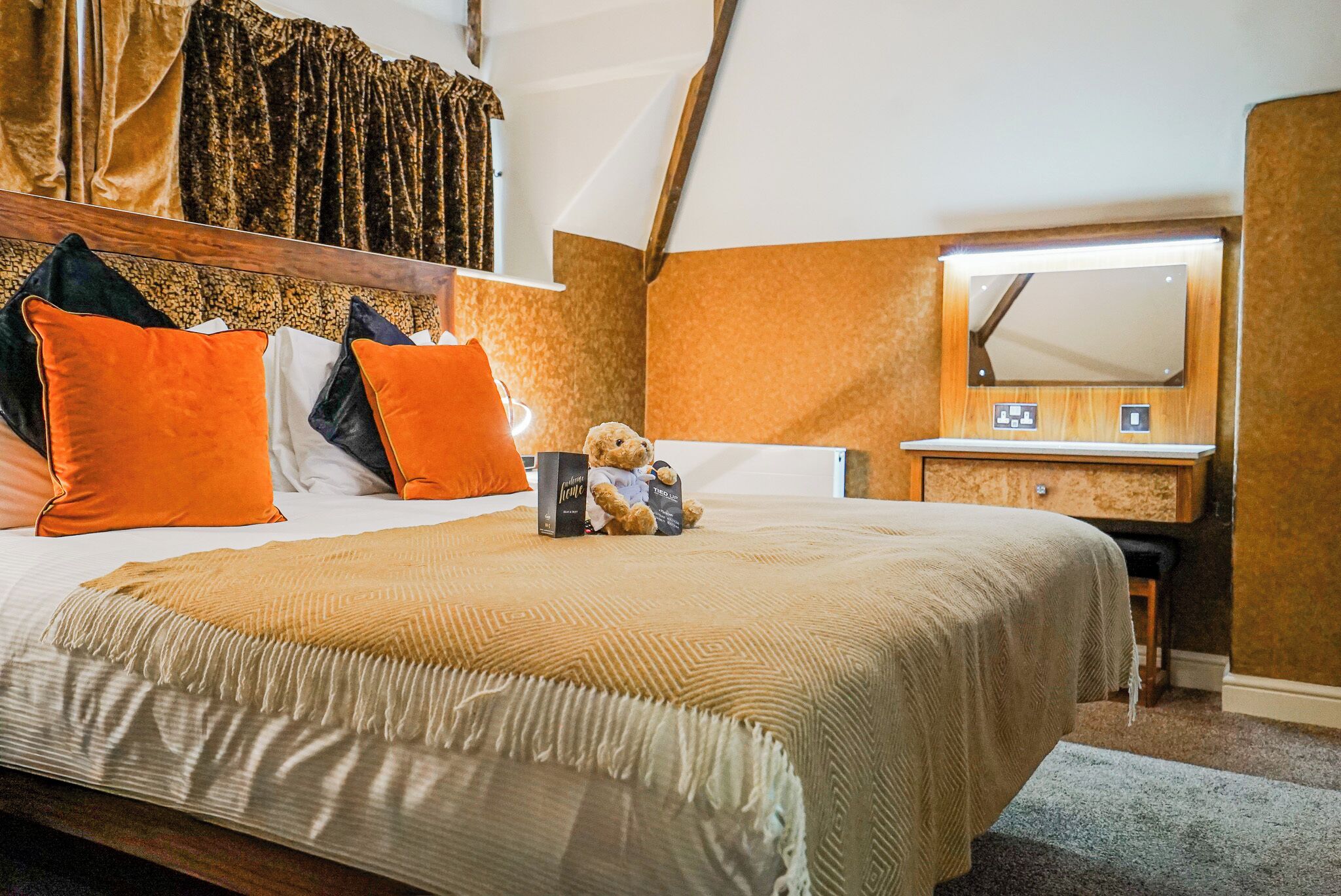 Habitación de lujo | Ropa de cama de alta calidad y decoración personalizada 