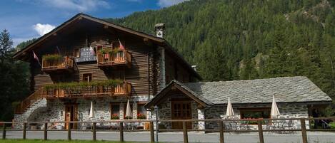 Fachada da propriedade