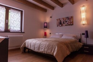 Apartment, 2 Bedrooms (up to 6 people) | Individually decorated, blackout drapes, soundproofing, free WiFi