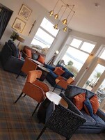 2 间餐厅，供应早餐