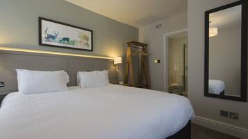 Tweepersoonskamer | Een bureau, een strijkplank/strijkijzer, gratis wifi, beddengoed