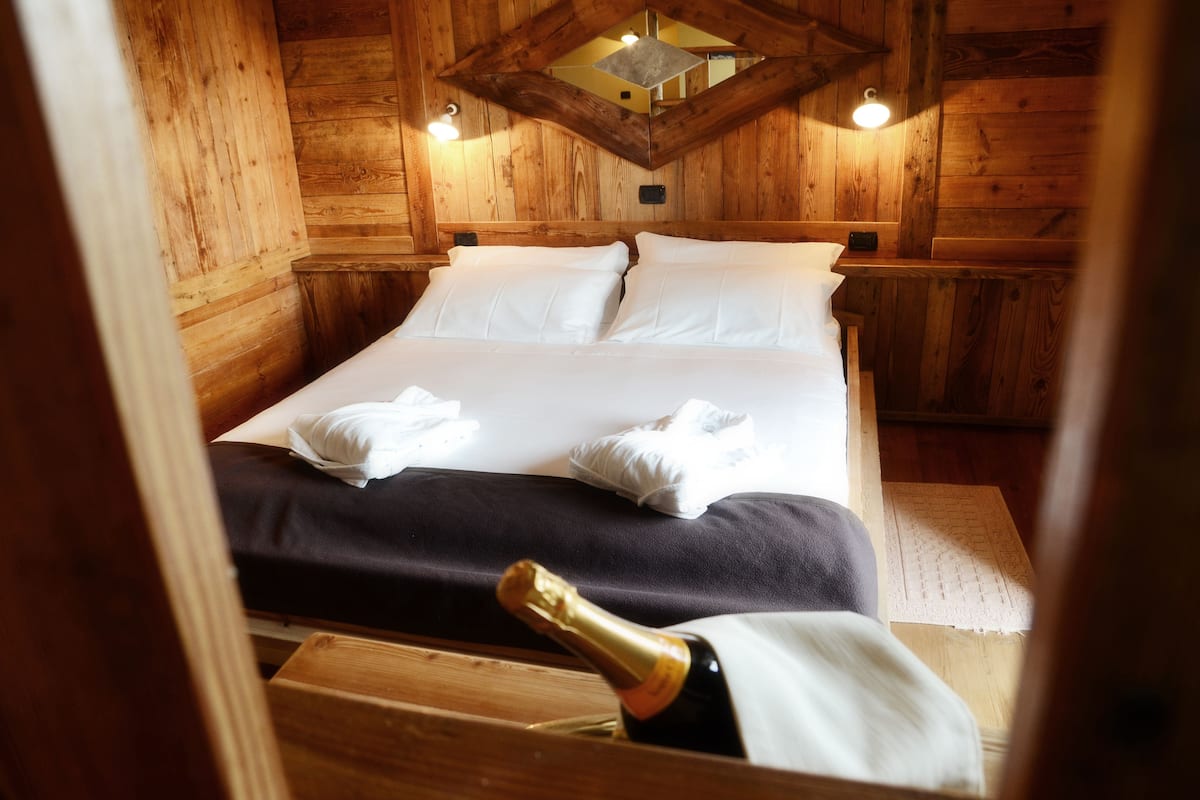 In-room safe, blackout curtains, soundproofing, free WiFi