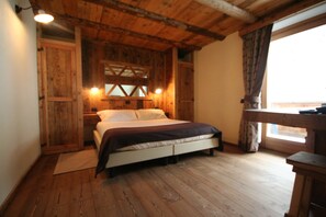 In-room safe, blackout curtains, soundproofing, free WiFi