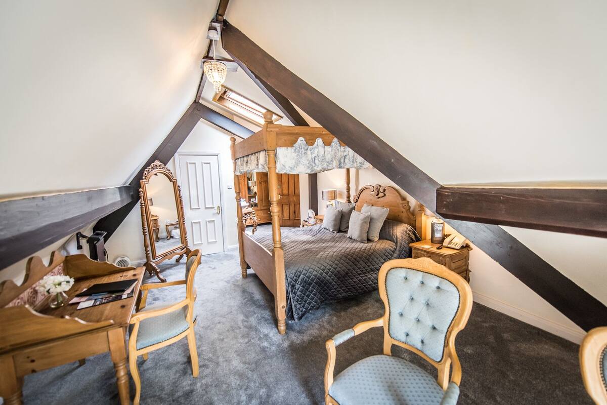 1 bedroom, premium bedding, individually furnished, desk