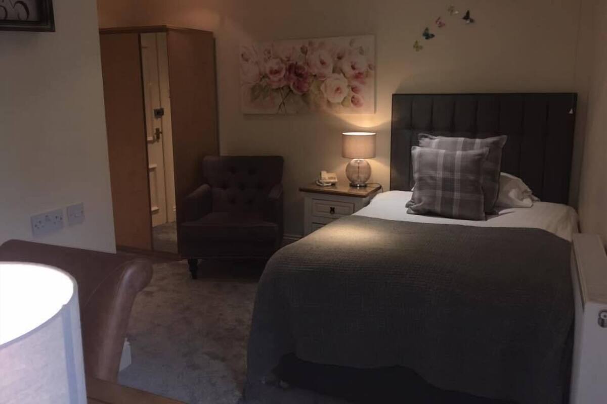 1 bedroom, premium bedding, individually furnished, desk