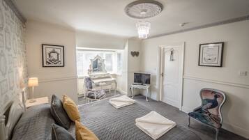 Chambre avec lits jumeaux | 1 chambre, literie de qualité supérieure, ameublement personnalisé