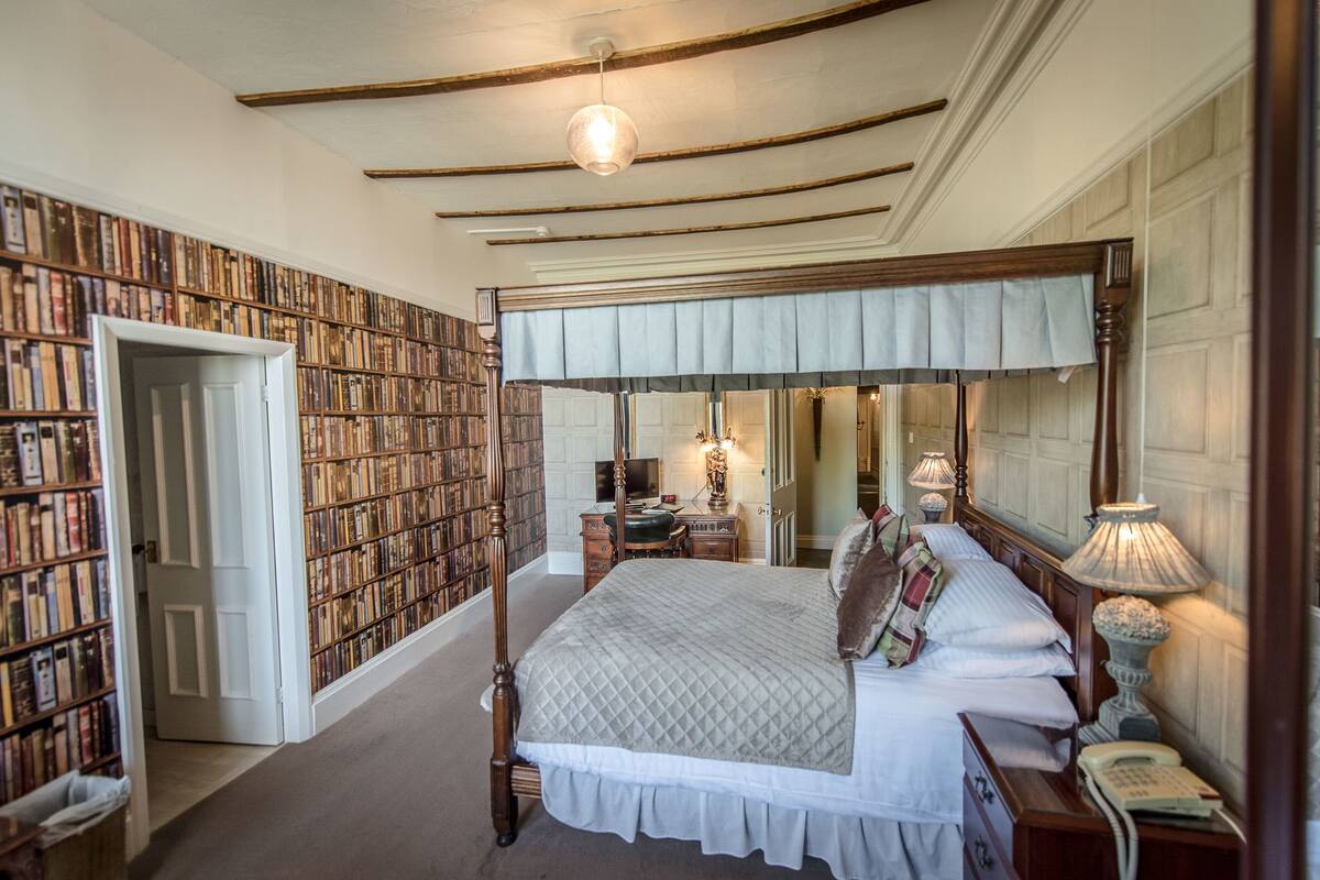 1 bedroom, premium bedding, individually furnished, desk
