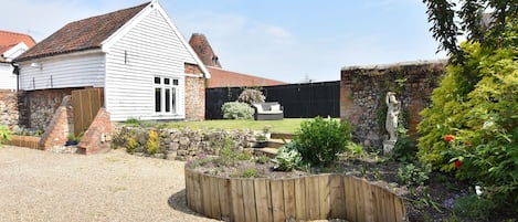 Superior Cottage, 1 Double Bed, Kitchenette | Garden view