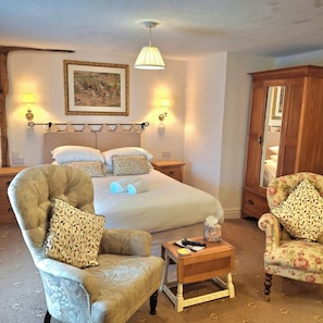 Egyptian cotton sheets, premium bedding, individually decorated - The Abbey Hotel and Apartments (Bury St Edmunds)