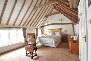 高级独立别墅, 2 间卧�室, 厨房, 副楼 | 高档床上用品、特色装修、特色家居、办公桌