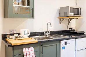 Apartment, 1 Katil Raja (King), Kitchenette | Peralatan tempat tidur premium, dihias secara berasingan 