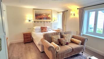 Apartment, 1 King-Bett, Kochnische | Wohnbereich | 33-Zoll-Smart-TV mit Digitalempfang