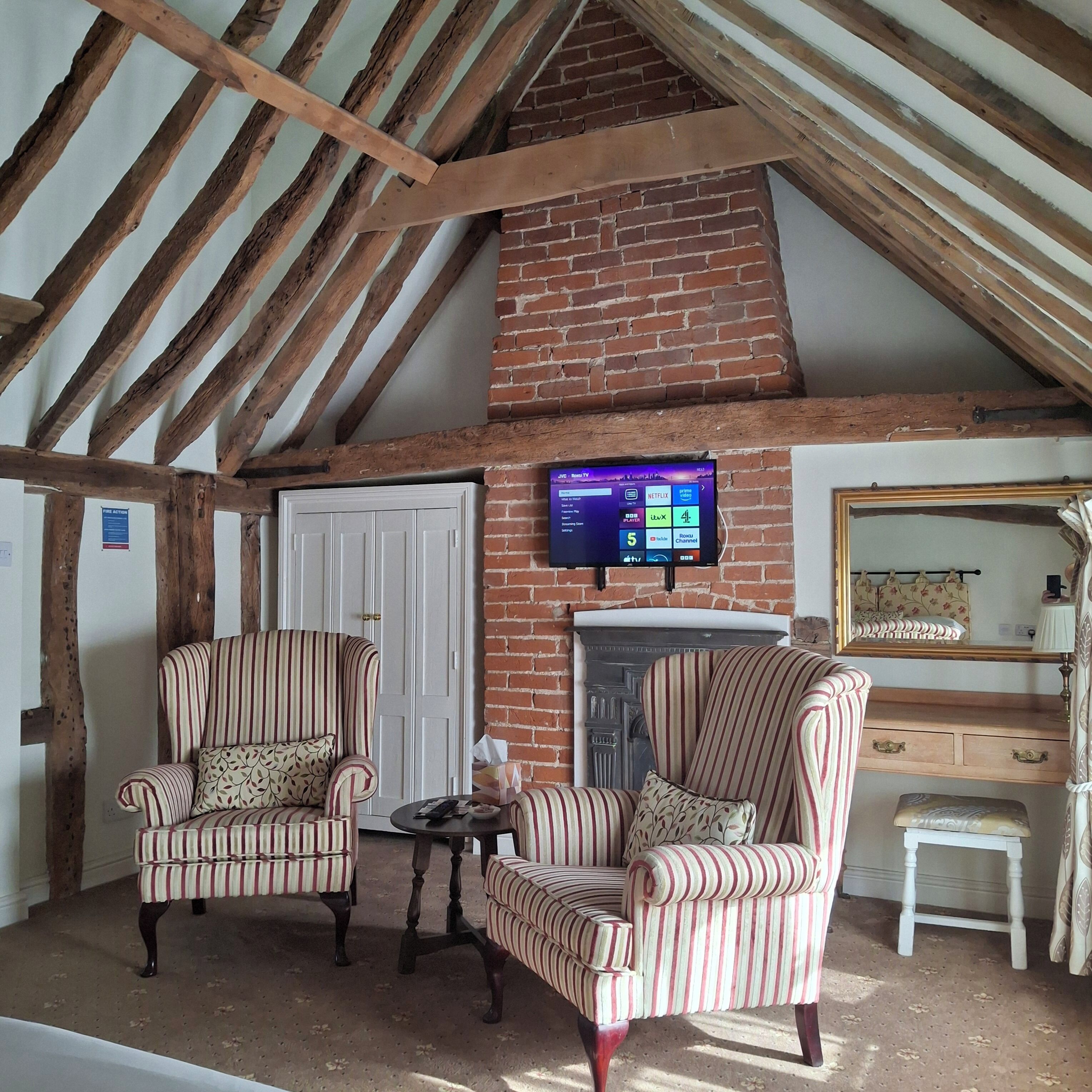 Superior House, 2 Bedrooms, Kitchen, Annex Building | Living area