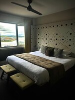 双人房, 1 张大床 | 浴室 | 免费洗浴用品、毛巾