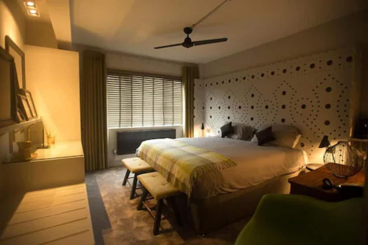 Deluxe Queen Room | Soundproofing, free WiFi, bed sheets
