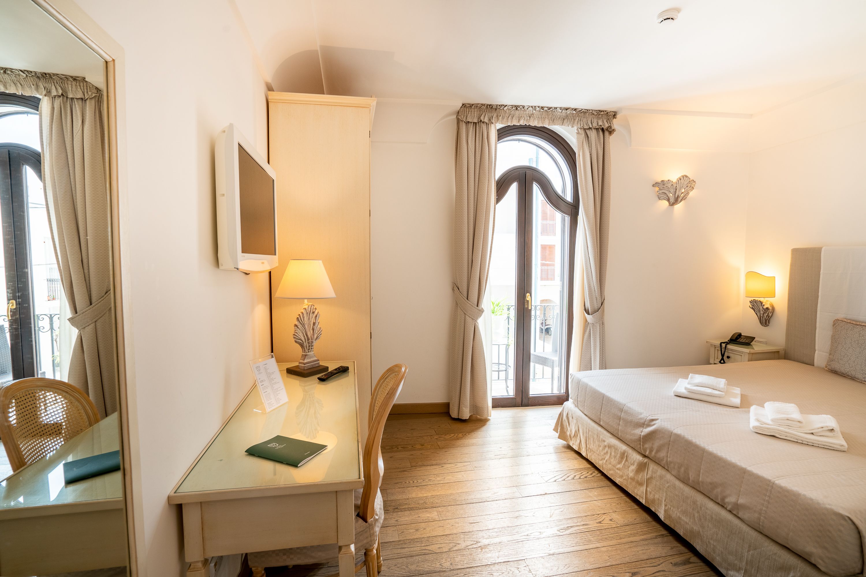 classic room, annex building (10 mt from the hotel) | down duvets, minibar, in-room safe, desk