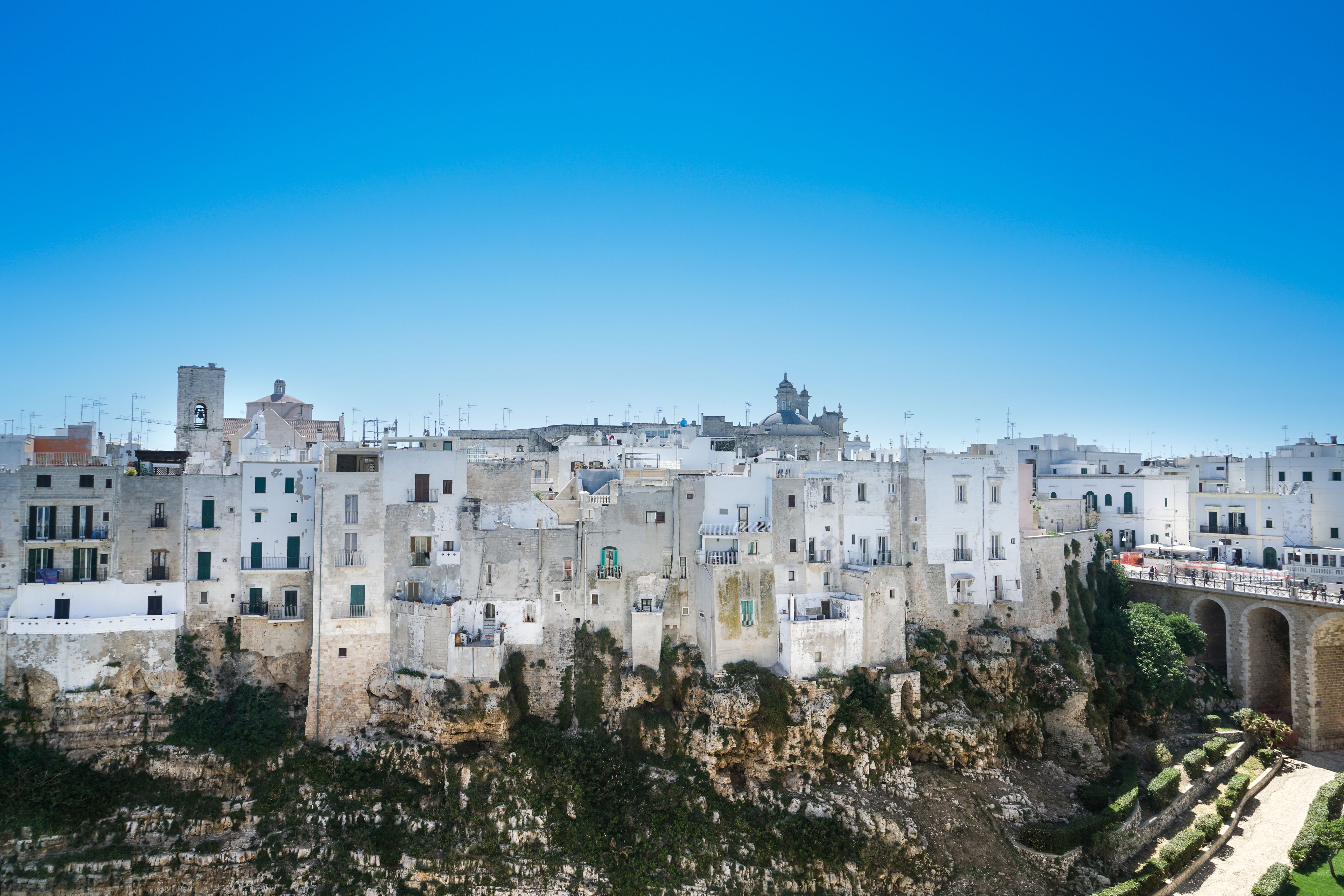 panoramic room | city view