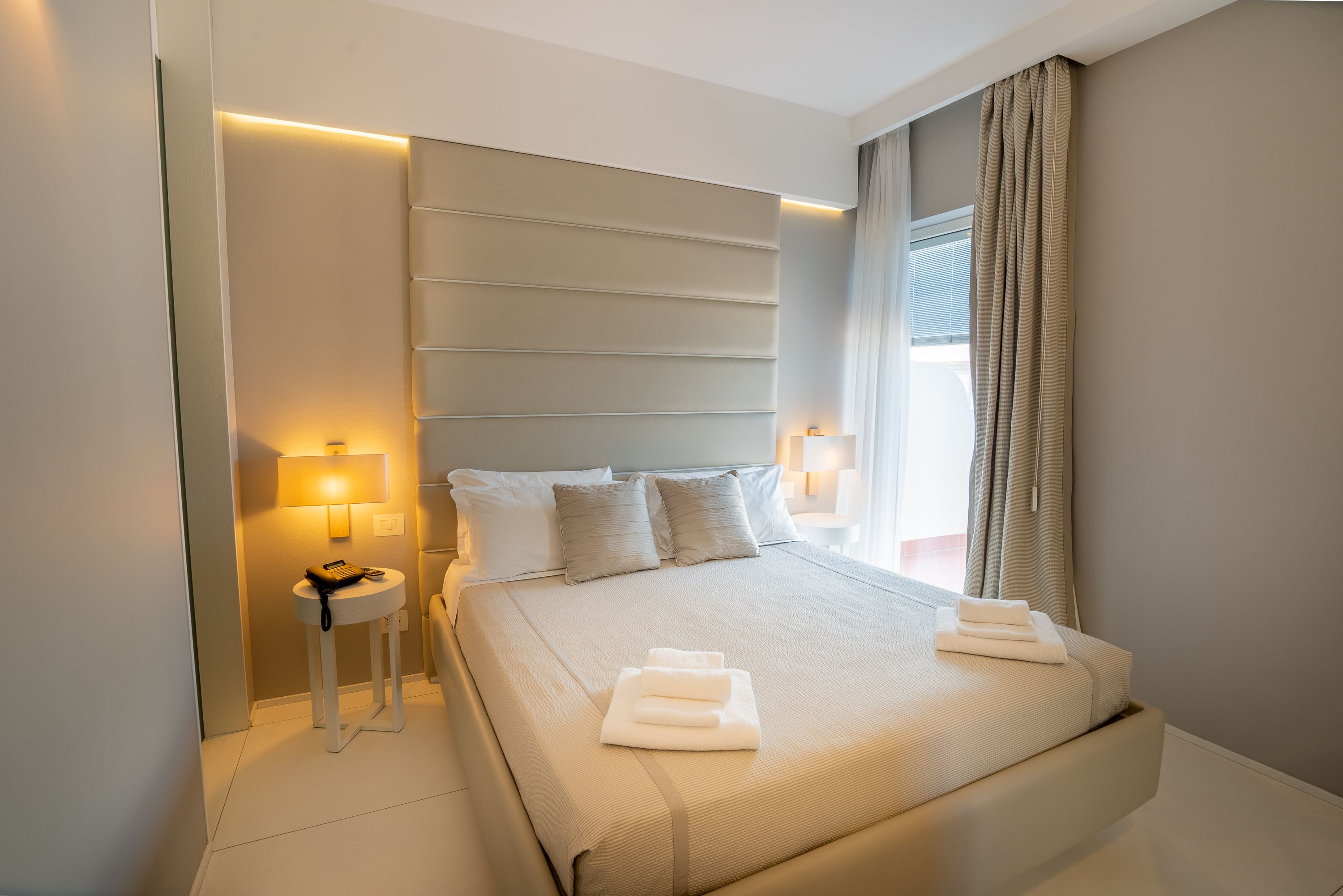 suite, terrace, sea facing | down duvets, minibar, in-room safe, desk