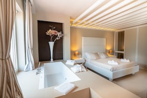 Suite, Hot Tub | Down duvets, minibar, in-room safe, desk