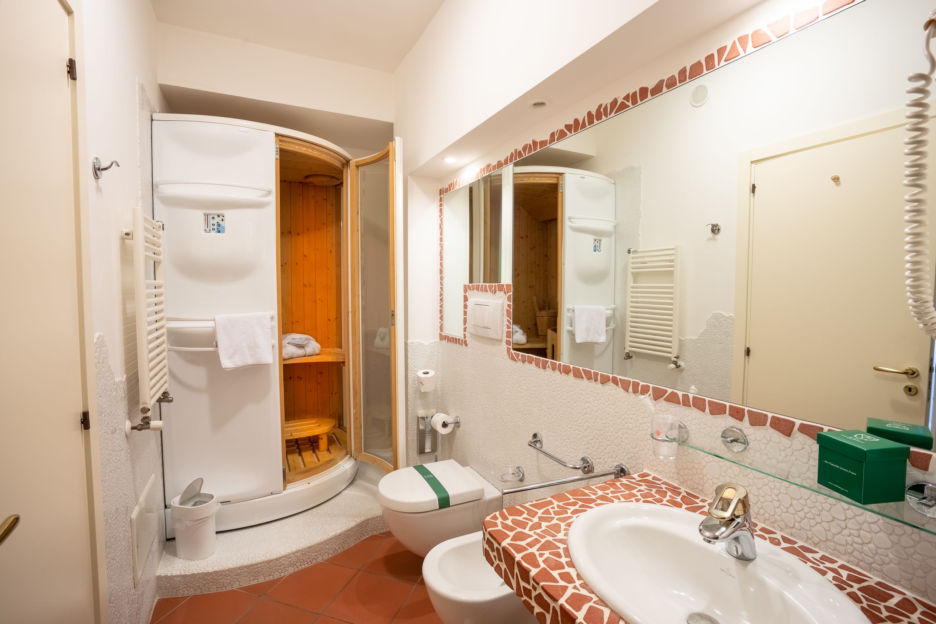 suite | bathroom | free toiletries, hair dryer, bidet, towels