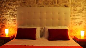 Ylelliset vuodevaatteet, tallelokero huoneessa