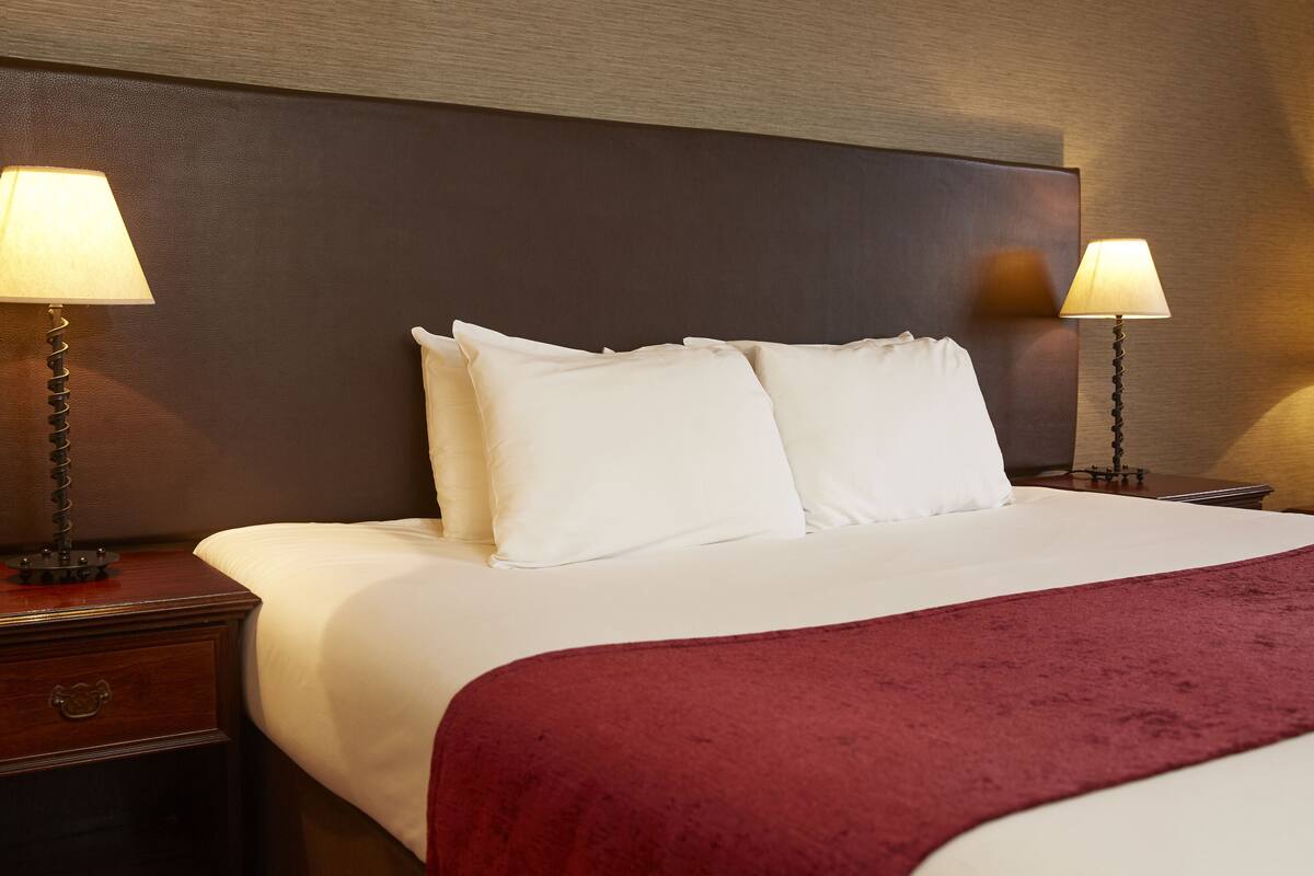 executive double room | in-room safe, desk, free wifi