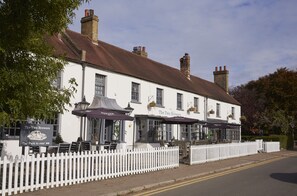Exterior - Two Brewers by Chef and Brewer Collection (Kings Langley)