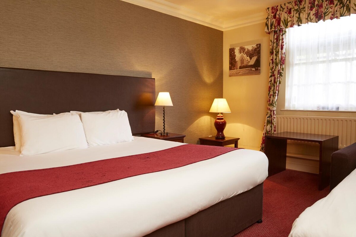 In-room safe, desk, WiFi (free), bed sheets