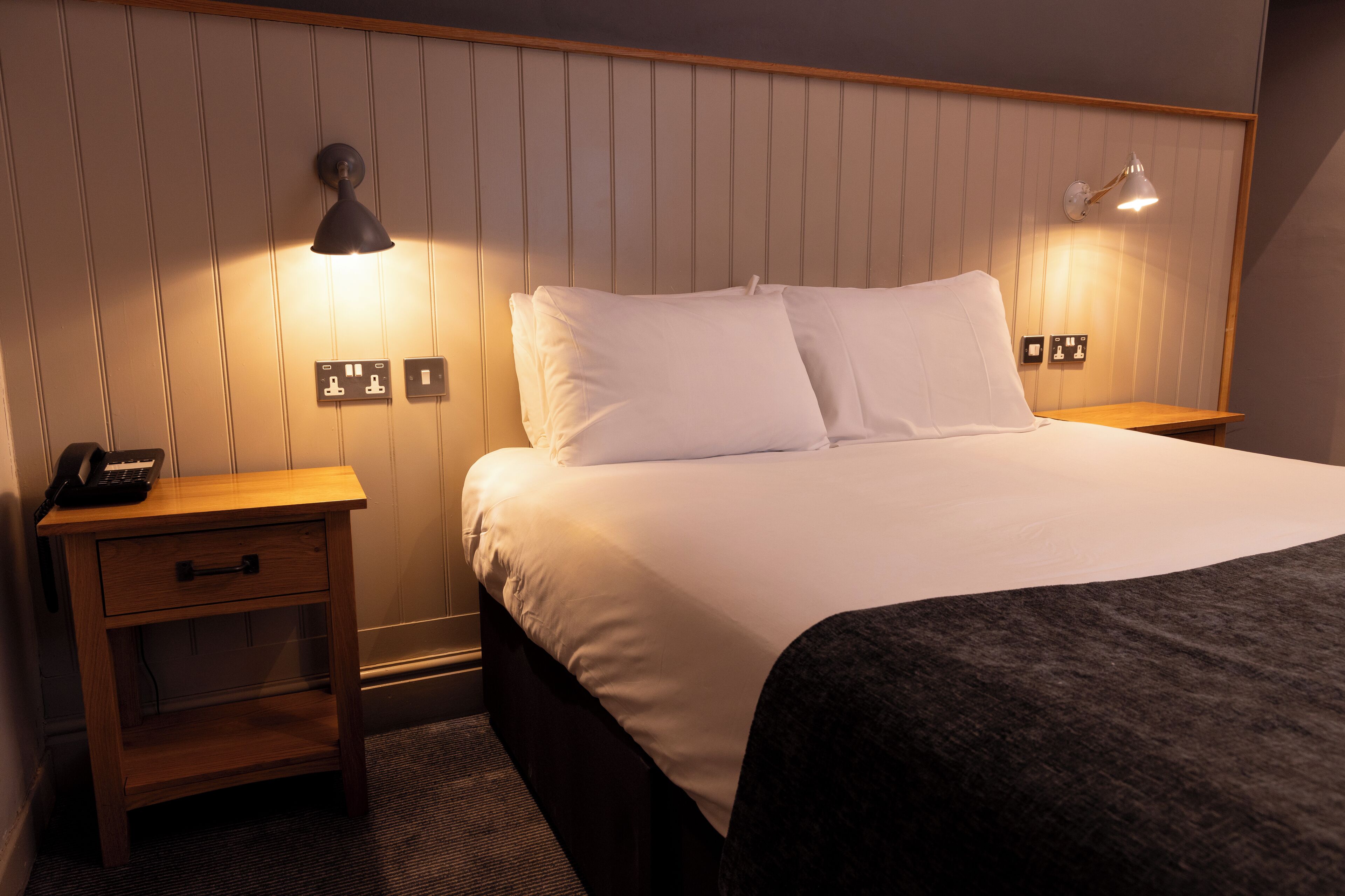 Double Room | Desk, iron/ironing board, free WiFi, bed sheets