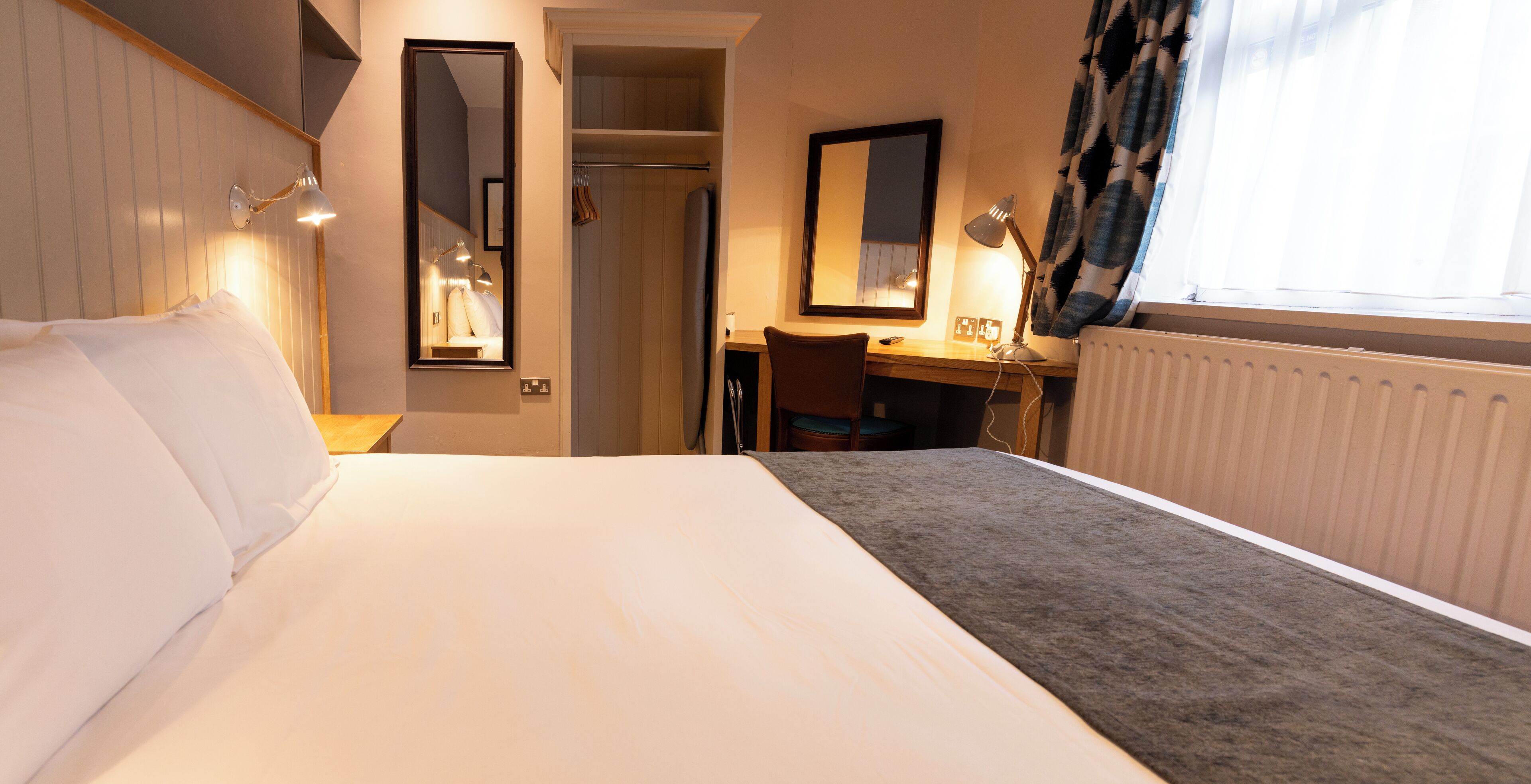Double Room | Desk, iron/ironing board, free WiFi, bed sheets
