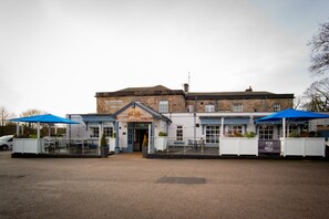 Front of property - The Hartwood Hall Hotel by Greene King Inns (Chorley)