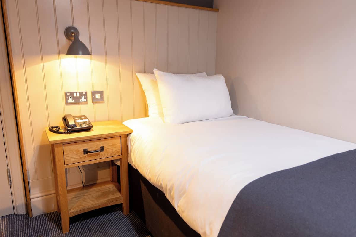 Single Room | Desk, iron/ironing board, free WiFi, bed sheets